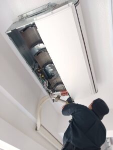 天井吊り型エアコンクリーニング