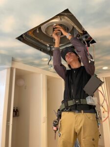 業務用天井埋込４方向エアコンクリーニング・洗浄
