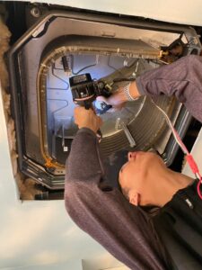 業務用天井埋込４方向エアコンクリーニング・洗浄